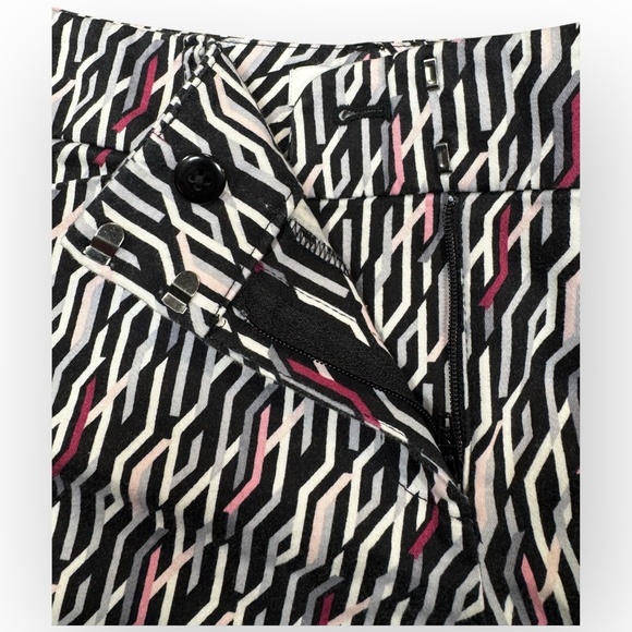 White House Black Market Geometric Walking Shorts – Size 4 - Picture 4 of 7